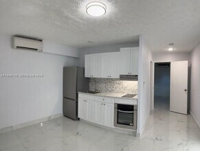 2215 SW 47th St in Fort Lauderdale, FL - Building Photo - Building Photo