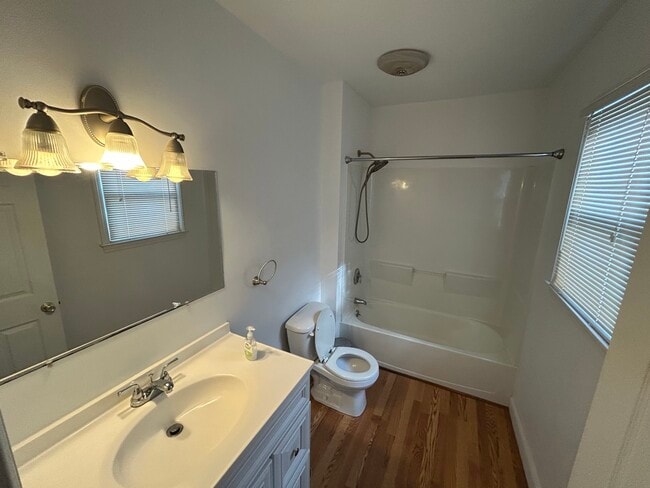 158 S Main St, Unit 3 in Manchester, CT - Foto de edificio - Building Photo