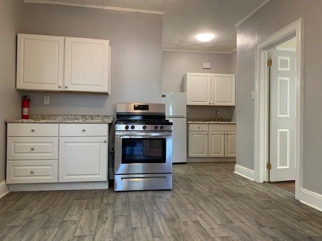 157 W 10th St photo'