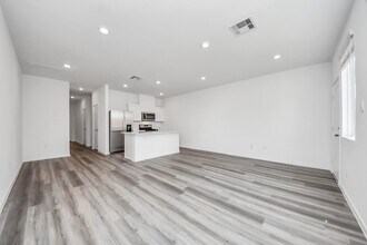 943 Moon Drop Ln in Houston, TX - Building Photo - Building Photo