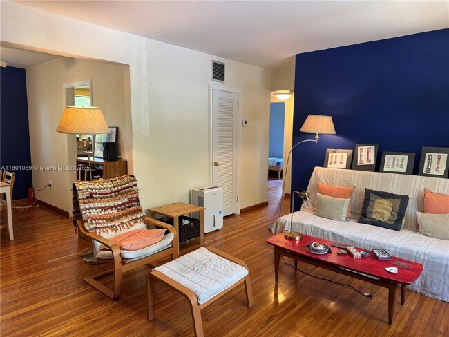 7905 SW 57th Ave in South Miami, FL - Building Photo - Building Photo