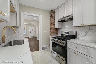 292 W Marshall St in Ferndale, MI - Building Photo - Building Photo