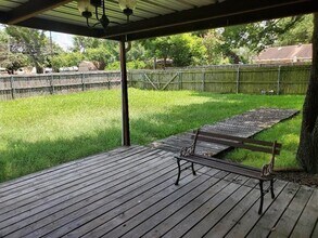 106 W Scotland Dr in Irving, TX - Building Photo - Building Photo