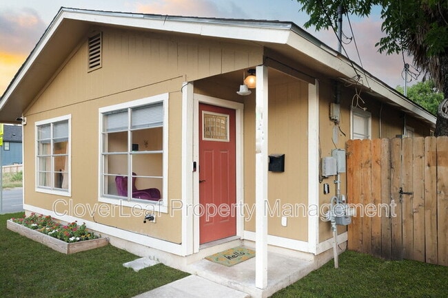 2120 Iowa St in San Antonio, TX - Building Photo - Building Photo
