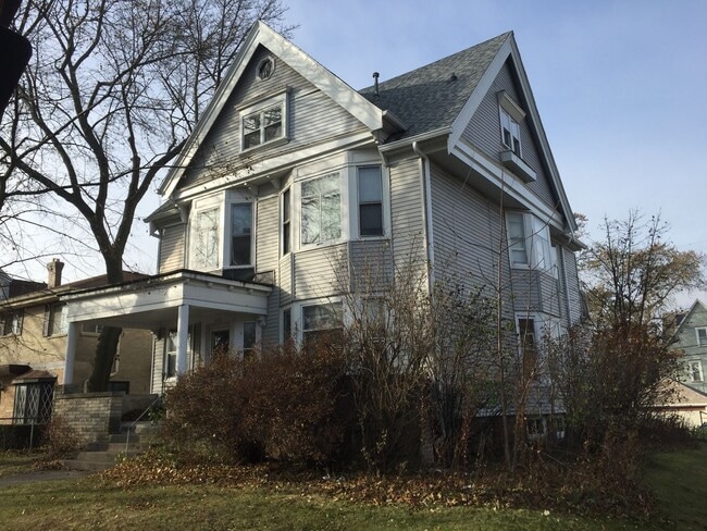 2863 N Downer Ave in Milwaukee, WI - Building Photo - Building Photo