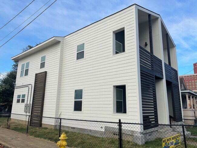 1124 Garfield St, Unit B in Chattanooga, TN - Foto de edificio - Building Photo