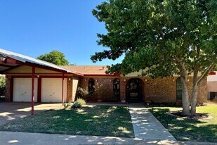 5722 2nd Pl in Lubbock, TX - Building Photo