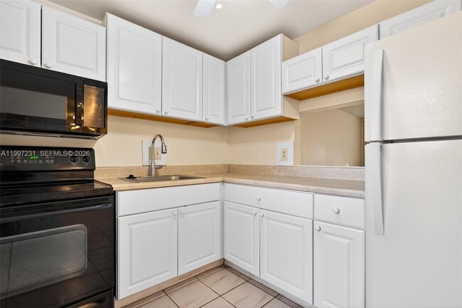 5801 NW 62nd Ave in Tamarac, FL - Building Photo - Building Photo