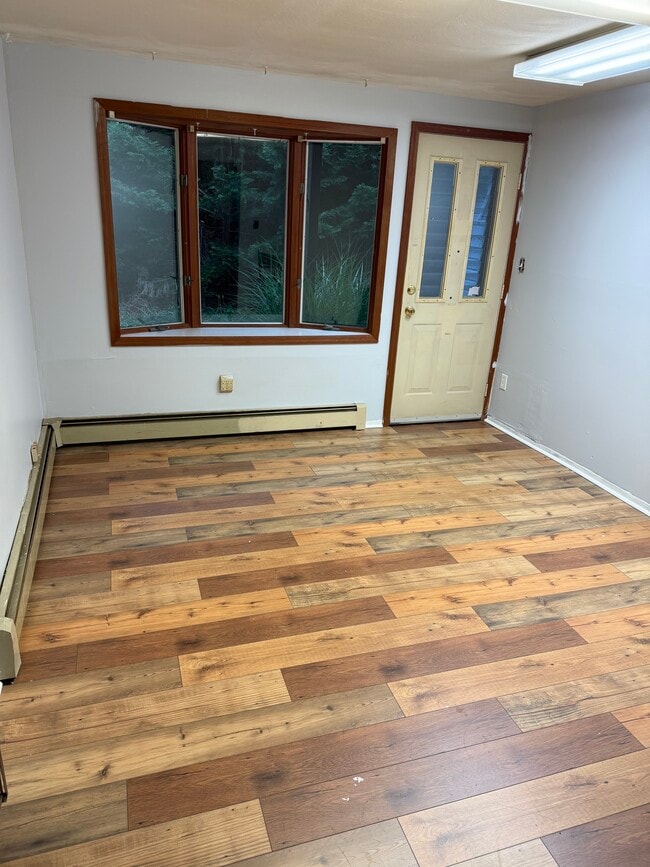 192 Woodland Dr, Unit First Floor in East Islip, NY - Building Photo - Building Photo