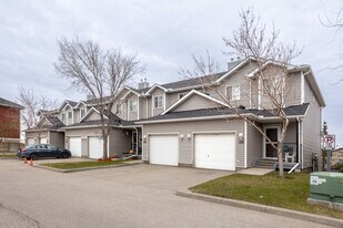 Taracove Place in Calgary, AB - Building Photo