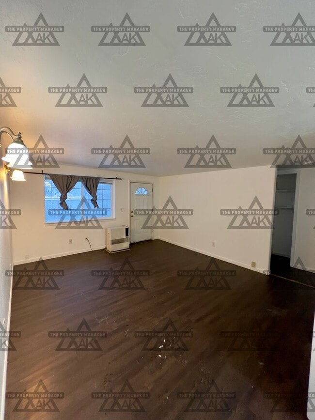 298 W 5th Ave in North Pole, AK - Building Photo - Building Photo