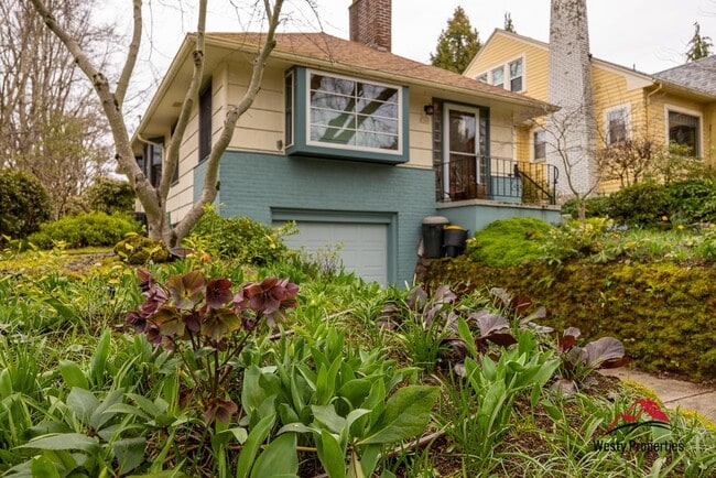 3205 NE Davis St in Portland, OR - Building Photo - Building Photo