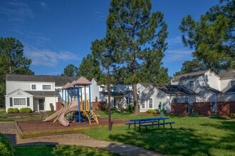 The Townes at Jones Run in Newport News, VA - Foto de edificio - Building Photo