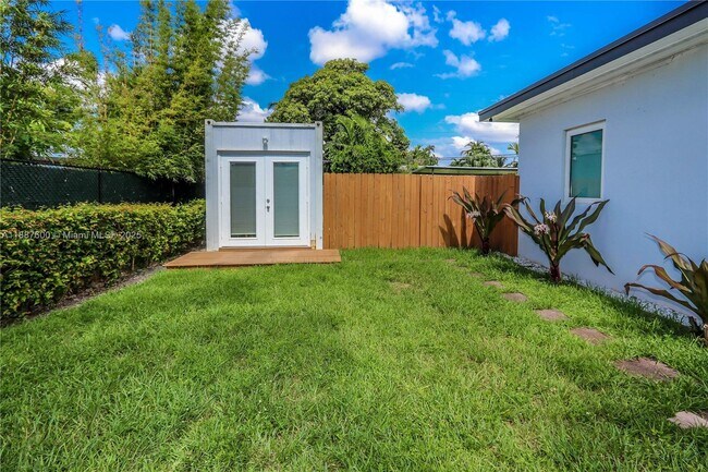 2040 SW 80th Ct in Miami, FL - Building Photo - Building Photo