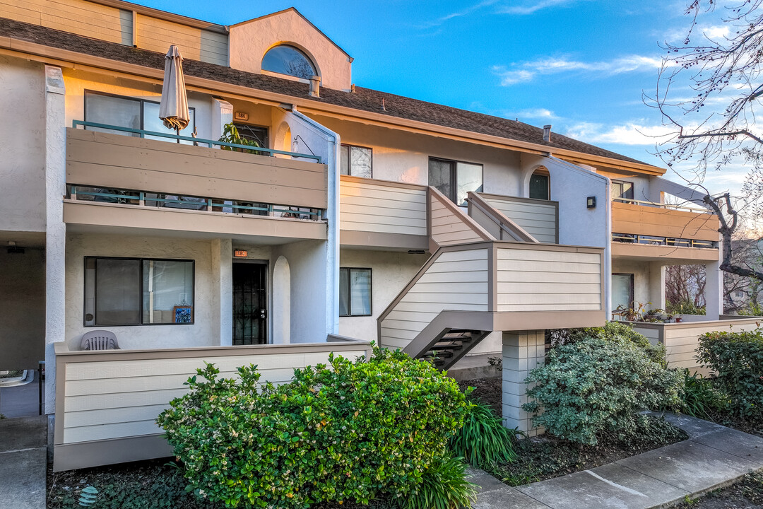 Walnut Place in Fremont, CA - Foto de edificio