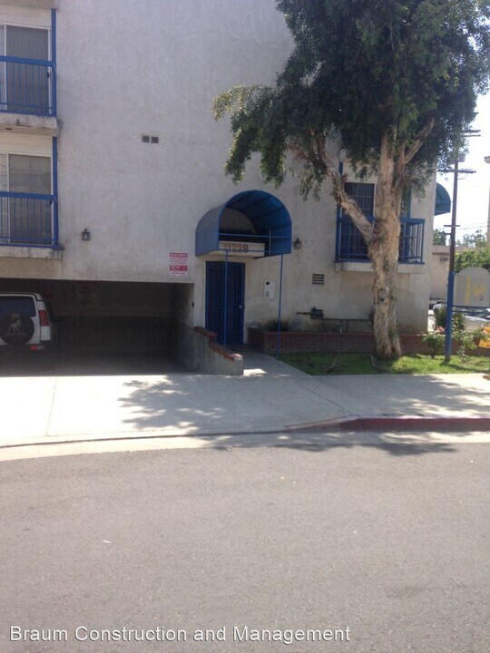 11228 Huston St in Los Angeles, CA - Building Photo