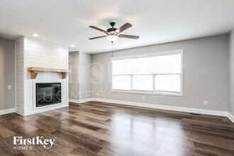 1309 Harmon Ln in Clarksville, TN - Foto de edificio - Building Photo