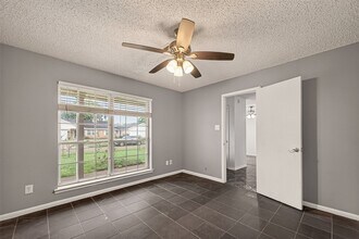 16219 Rill Ln in Houston, TX - Foto de edificio - Building Photo