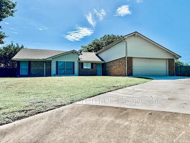 2110 Oak Creek Cir in Sherman, TX - Building Photo - Building Photo