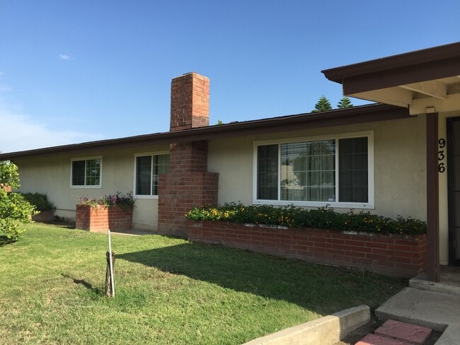 property at 936 E Collins Ave