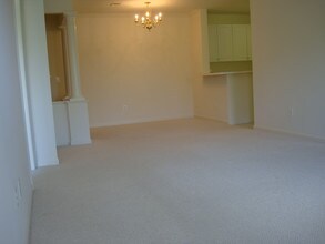 7000 Falls Reach Dr, Unit 309 in Falls Church, VA - Foto de edificio - Building Photo