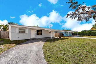 621 N 70th Way in Hollywood, FL - Building Photo - Building Photo