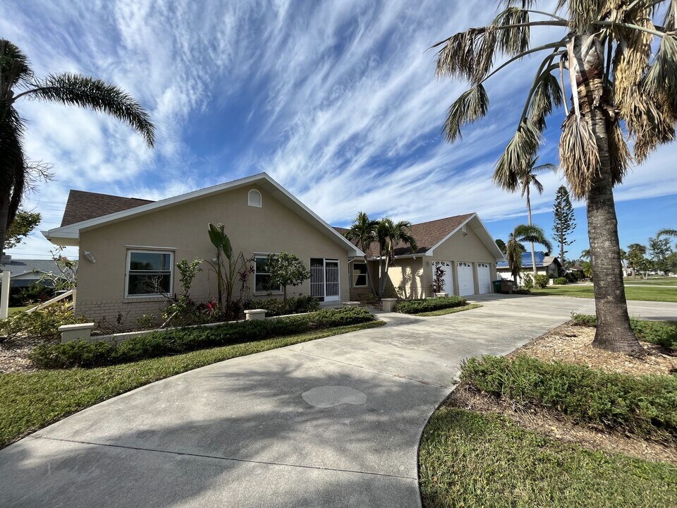 3724 SE 4th Ave in Cape Coral, FL - Building Photo