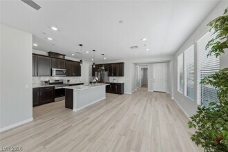 38 Crimson Cactus Ave in Henderson, NV - Building Photo - Building Photo