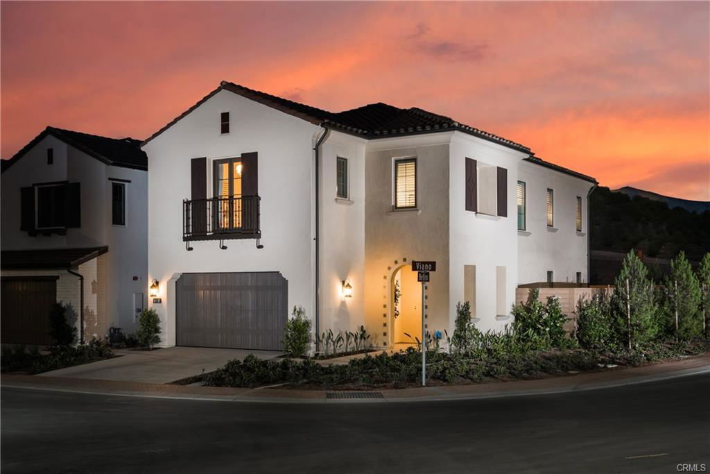 118 Viano in Irvine, CA - Building Photo