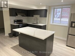 938 Wrenwood Dr in Oshawa, ON - Building Photo - Building Photo