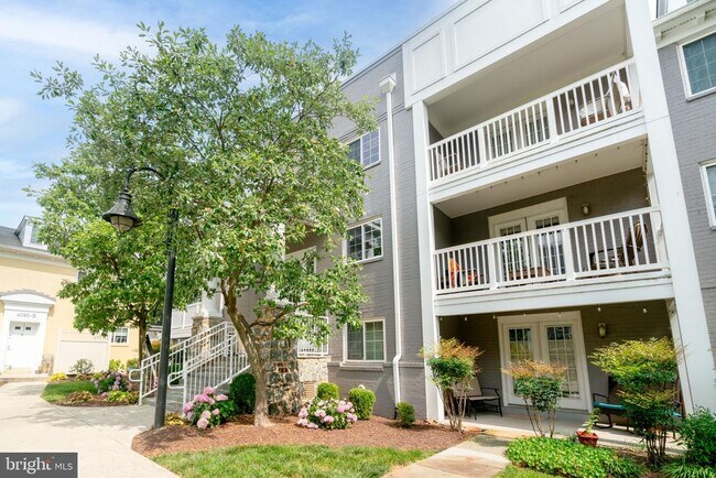 4083 S Four Mile Run Dr in Arlington, VA - Building Photo - Building Photo
