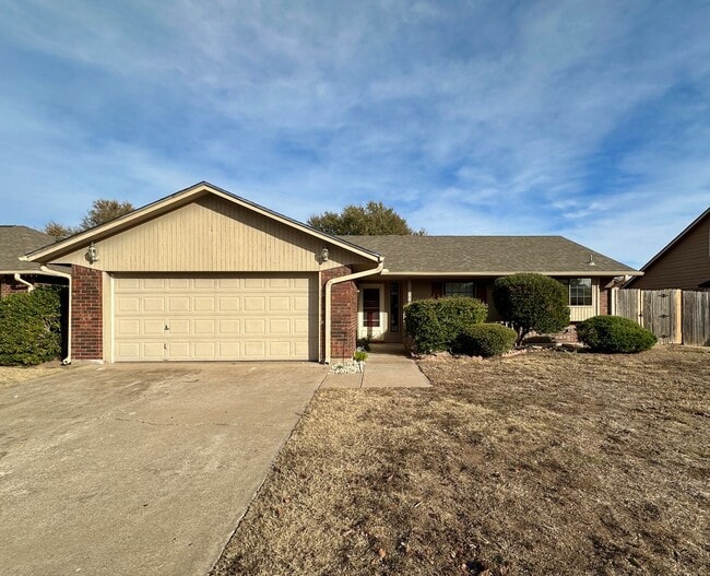 1103 NW Willow Pl in Lawton, OK - Building Photo - Building Photo