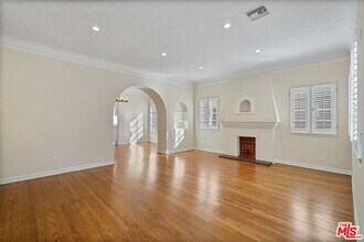 1142 S Clark Dr in Los Angeles, CA - Building Photo - Building Photo