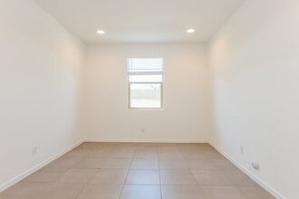 5647 W Walatowa St in Phoenix, AZ - Building Photo - Building Photo