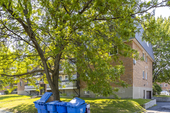 6300 Bienville in Brossard, QC - Building Photo - Building Photo