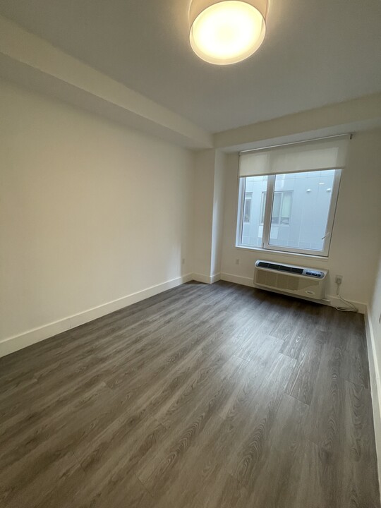 473 Broadway, Unit 304 in Bayonne, NJ - Building Photo