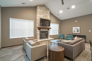 Emerald Square**FULLY RENOVATED APARTMENTS!** in Grand Forks, ND - Building Photo