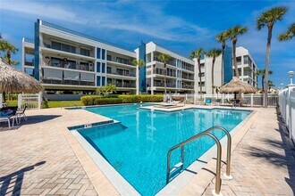 363 Pinellas Bayway S in Tierra Verde, FL - Foto de edificio - Building Photo