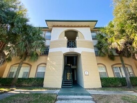 17110 Carrington Park Dr in Tampa, FL - Building Photo