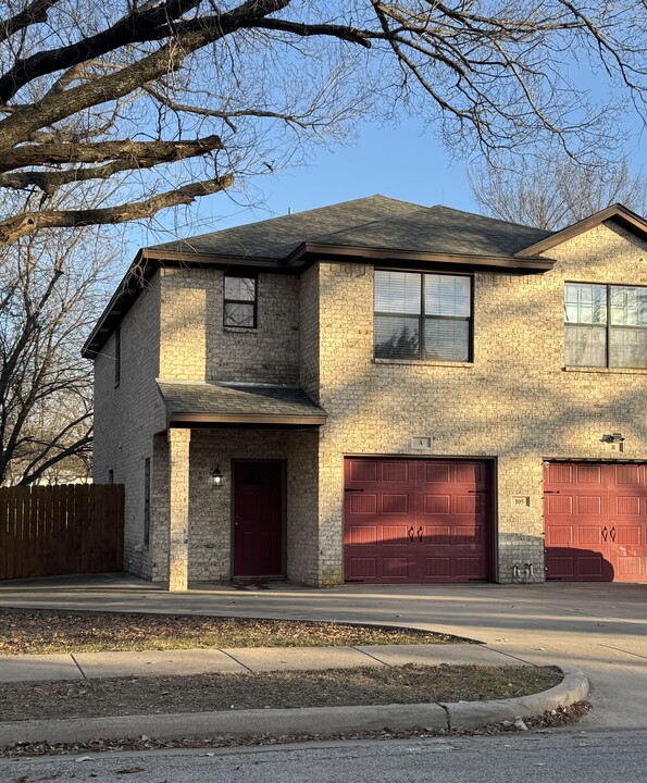 105 Del Rio Ave in Benbrook, TX - Building Photo