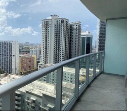 1100 S Miami Ave, Unit 2305 in Miami, FL - Building Photo - Building Photo