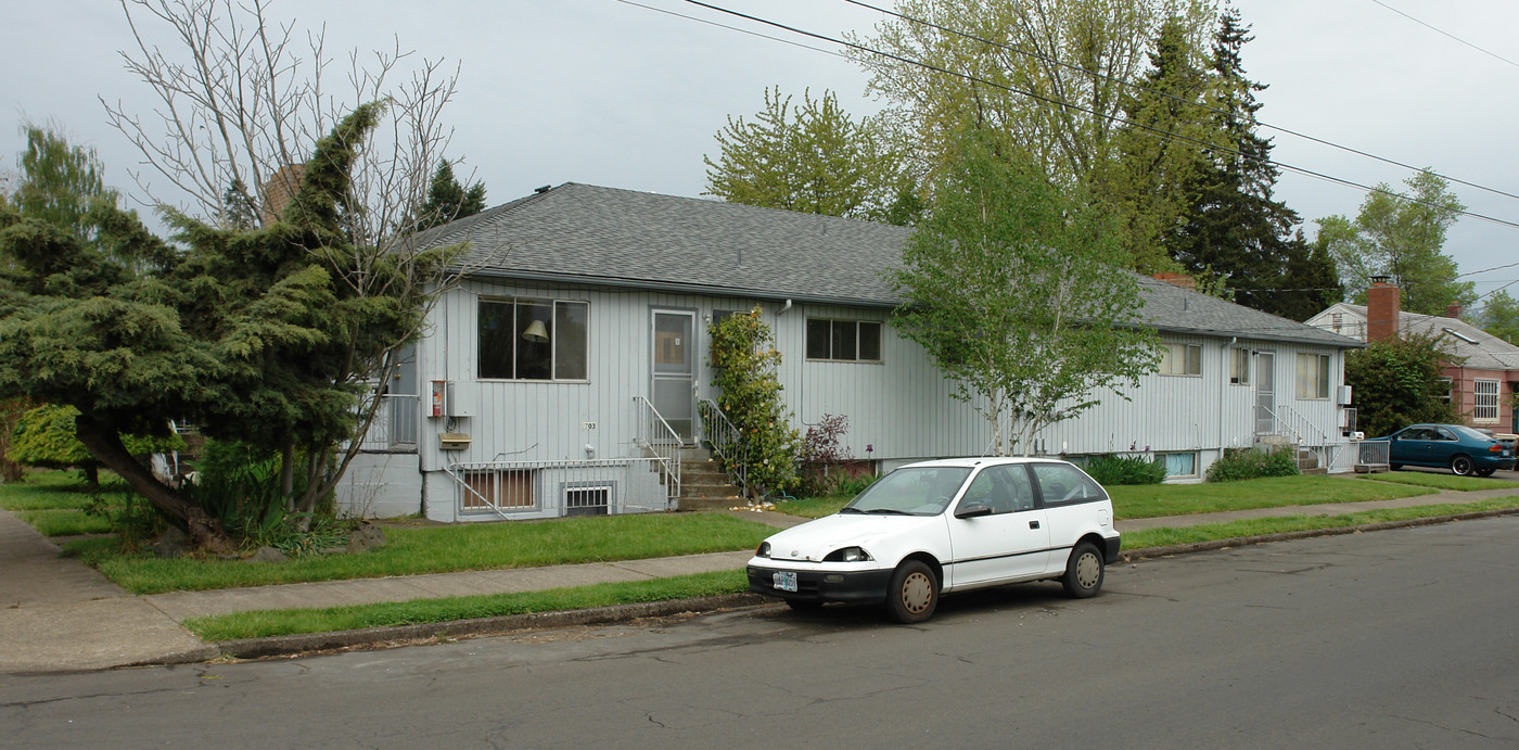 708-710 NW 27th St in Corvallis, OR - Building Photo