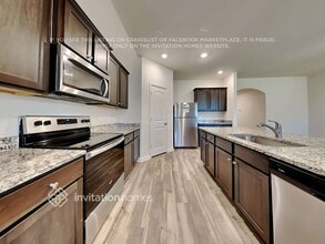 135 Magnolia Dr in Sanger, TX - Foto de edificio - Building Photo