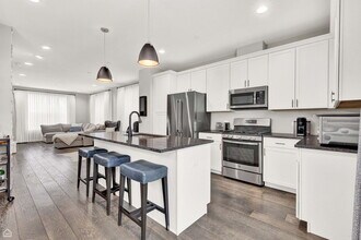 809 Lee St in Des Plaines, IL - Building Photo - Building Photo