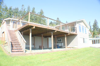 755 Lehman Dr in Camano Island, WA - Building Photo - Building Photo