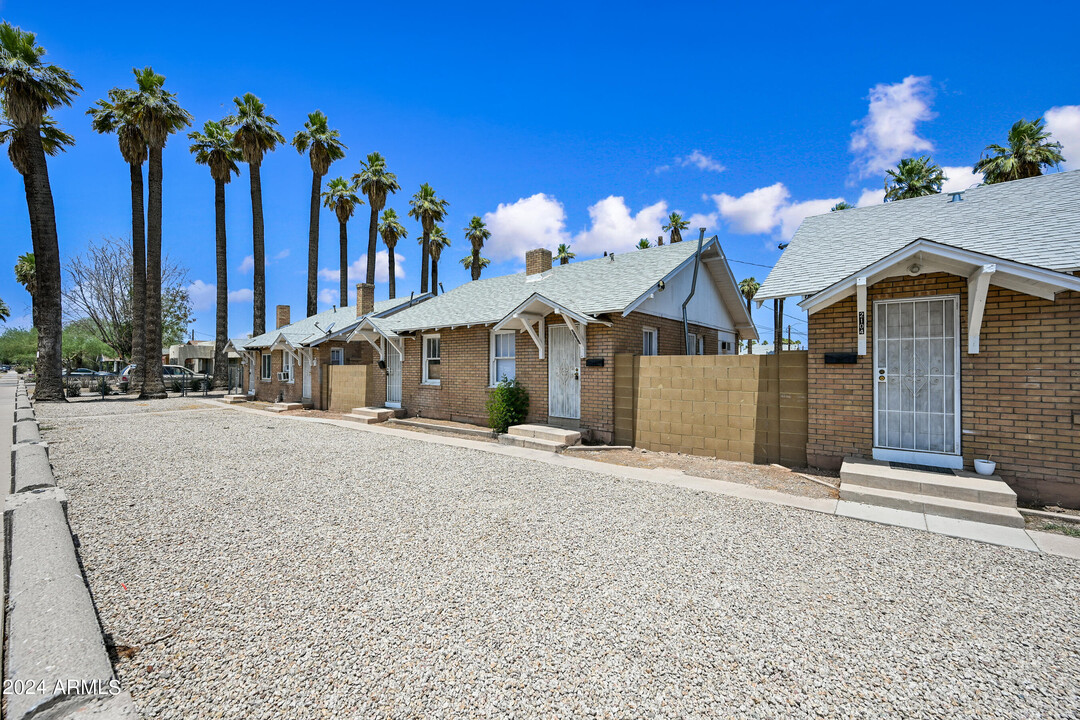 2106 W Adams St in Phoenix, AZ - Foto de edificio