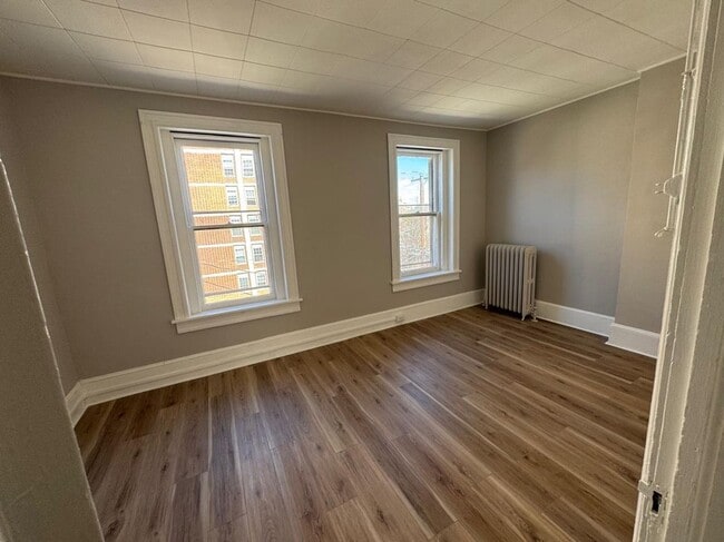 property at 517 W Norwegian St