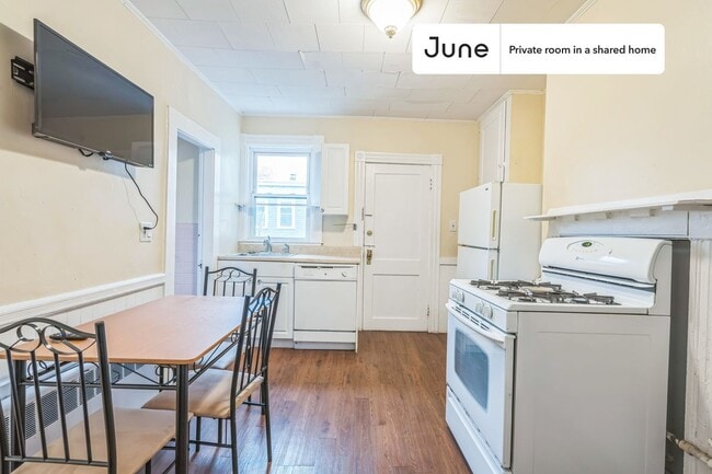 Room in Shared 4 bed/1 bath home, Unit D in Cambridge, MA - Building Photo - Building Photo