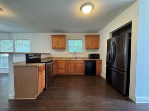 414 E 3rd St in Taylor, TX - Building Photo - Building Photo