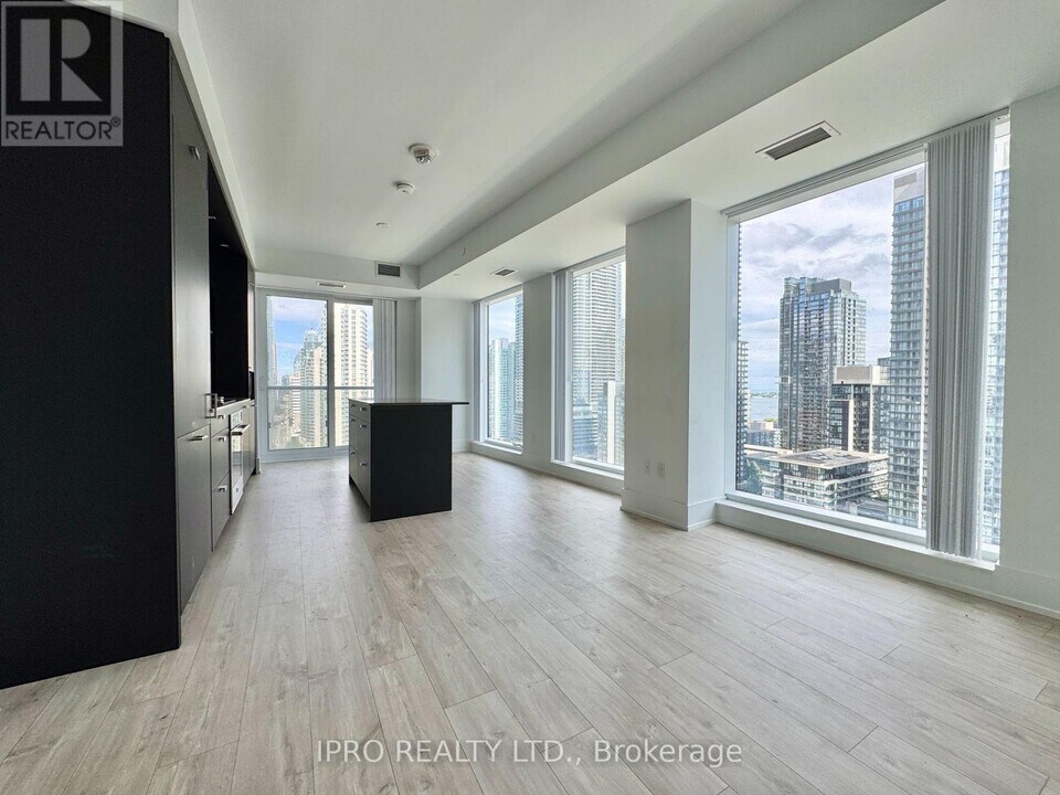 480-1480 Front St W in Toronto, ON - Building Photo
